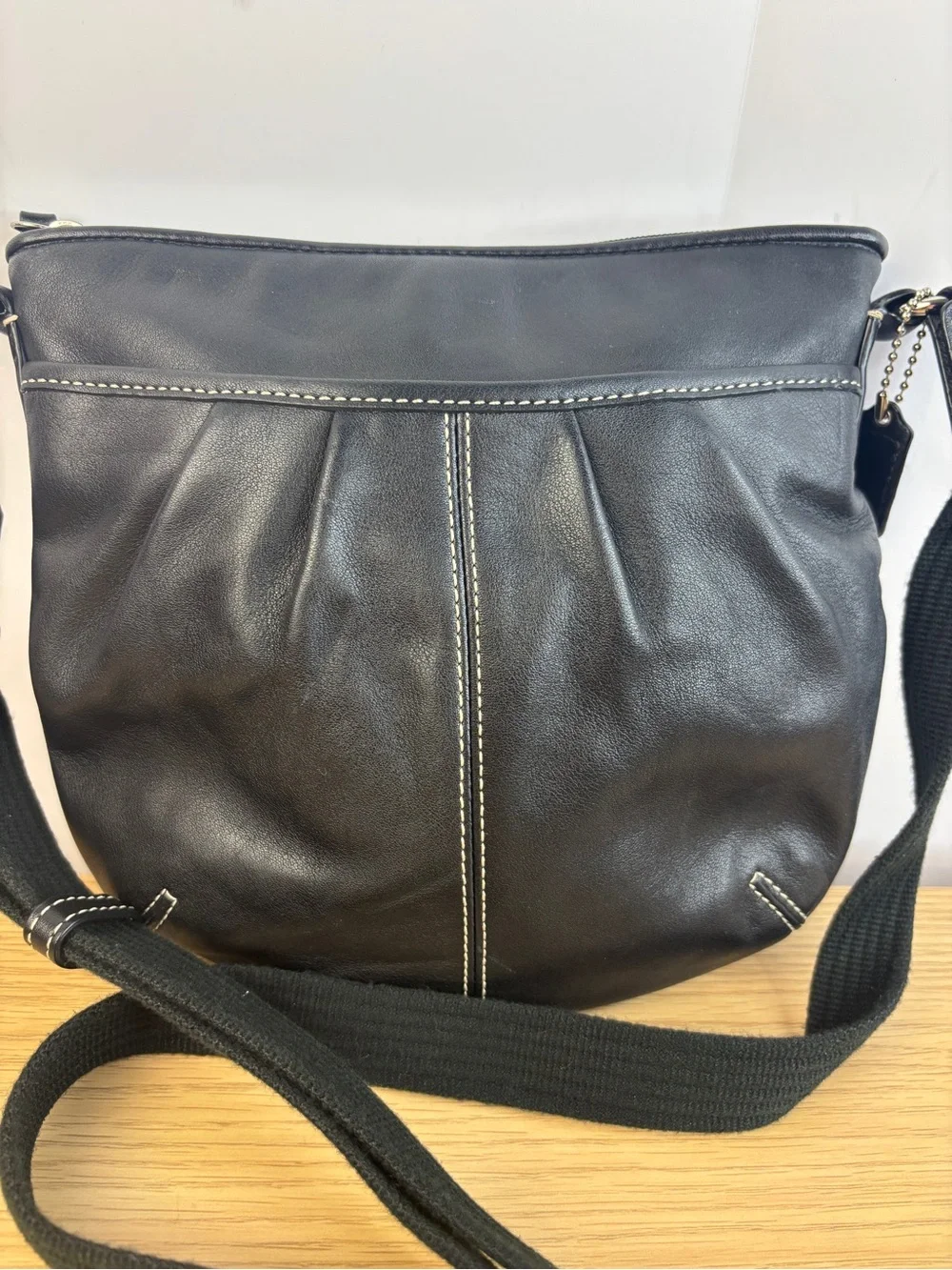 Y2K Vintage Coach Soho Pleated Black Leather Crossbody Swingpack bag